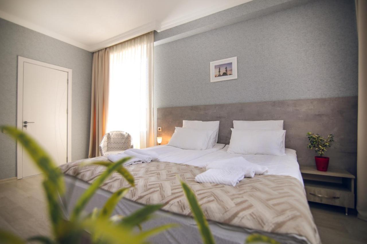 Hotel Kera ティビリシ エクステリア 写真