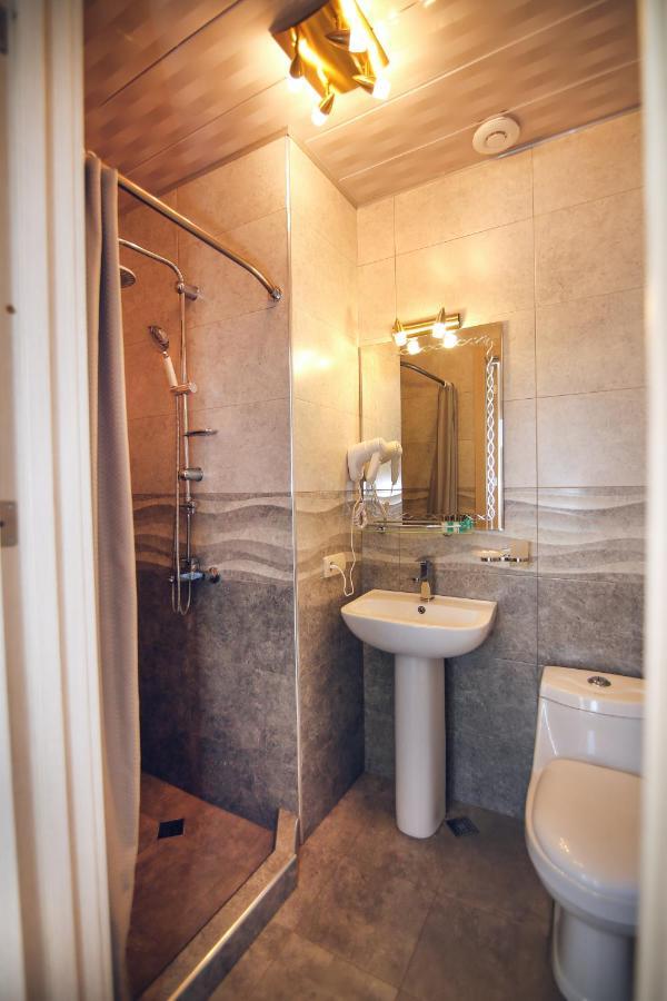 Hotel Kera ティビリシ エクステリア 写真