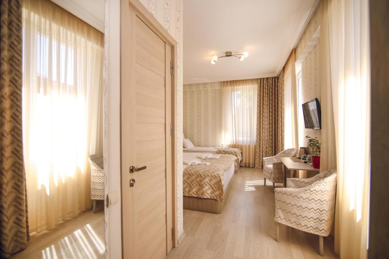 Hotel Kera ティビリシ エクステリア 写真