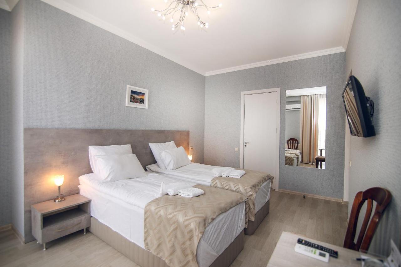 Hotel Kera ティビリシ エクステリア 写真