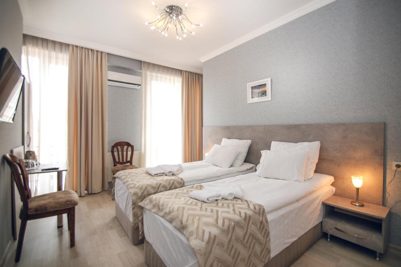 Hotel Kera ティビリシ エクステリア 写真
